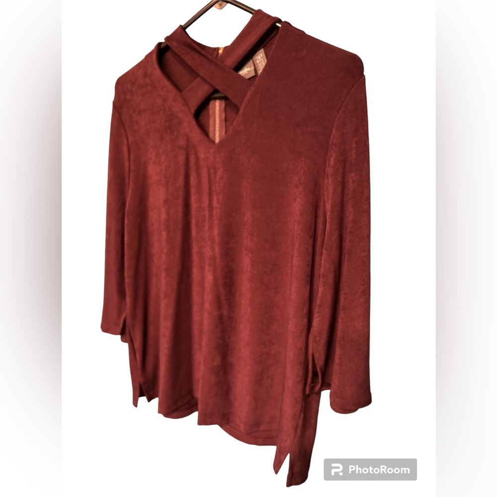 Sweet, sexy, crisscross top. size 2 Petite